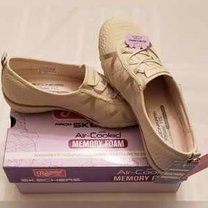 New Skechers Relaxed Fit Breathe Easy A-Look Shoes Color Natural Size Women's 7